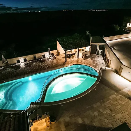 Apartment Cozy In With Outdoor Swimming Pool *
